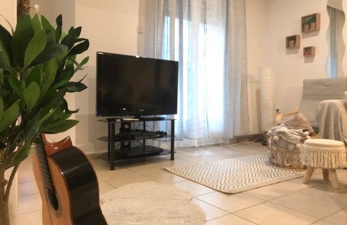 Neapoli-Sykies Apartment | Trendy 2-Bedroom Apartment with PS4 and Kitchen Access