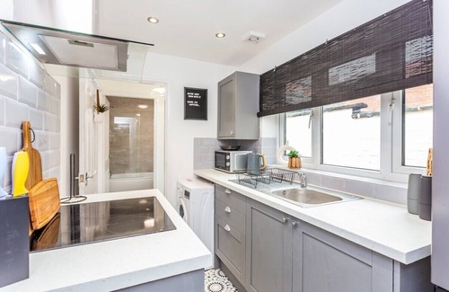 Darlington House | Stylish 2-Bedroom Retreat in Darlington - Family Friendly