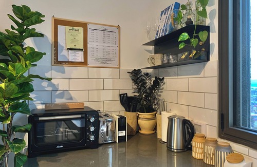 Haifa Apartment | Boho Gem Near Talpiot Mkt