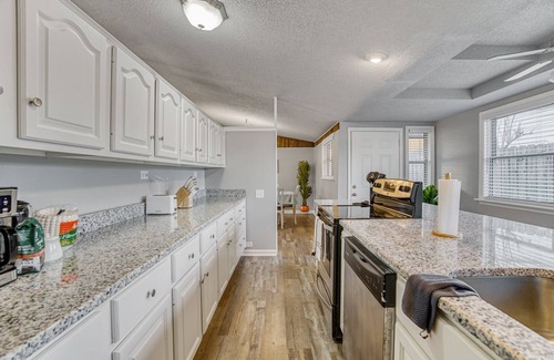 Jacksonville House | Relaxing Boho Haven Near Little Rock Air Force Base