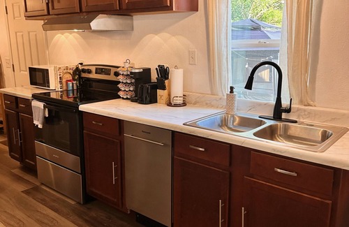 Ensley House | Boho Haven w/Hot Tub in Central Pensacola