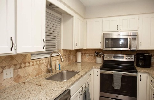 Euless House | Ideal Boho House Near DFW Airport - Family Friendly Stay