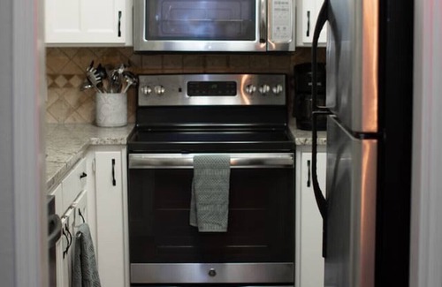 Euless House | Ideal Boho House Near DFW Airport - Family Friendly Stay