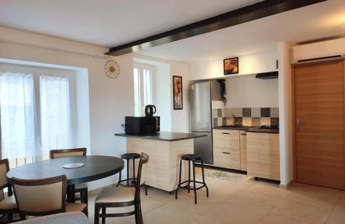 Bonnieux Apartment | Trendy BOHO Hotel: Pet & Child Friendly with 9.4 Rating