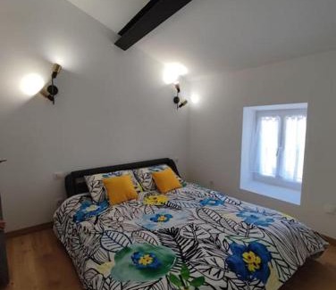 Bonnieux Apartment | BOHO Location 2: Family-Friendly Stay with Top Ratings