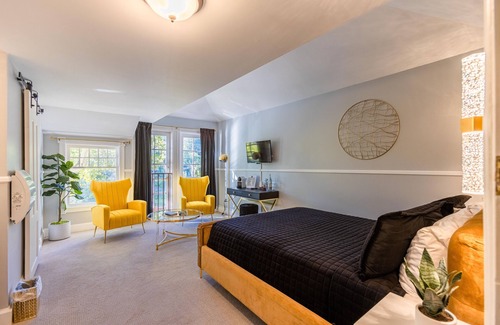 Monte Rio Hotel | Boho Manor Resort with Pool, Spa, and Hot Tub Awaits You