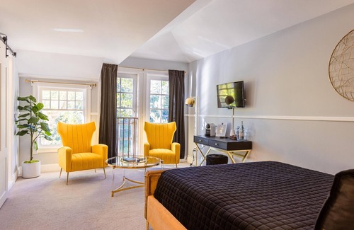 Monte Rio Hotel | Boho Manor Resort with Pool, Spa, and Hot Tub Awaits You