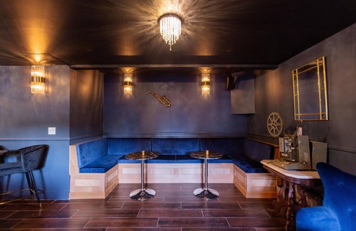 Northwood Hotel | Relax at Boho Manor Resort - Pool, Spa & Family Friendly