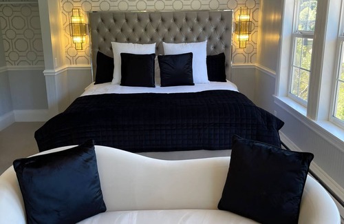 Northwood Hotel | Discover Boho Manor Resort - Studio D with Pool Access