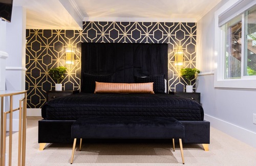 Northwood Hotel | Discover Boho Manor Resort - Studio E with Spa & Hot Tub