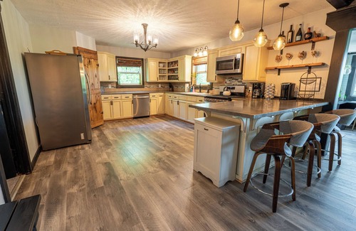 Dahlonega House | Discover the Boho Mountain Escape: Pet-Friendly Retreat