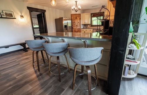 Dahlonega House | Discover the Boho Mountain Escape: Pet-Friendly Retreat