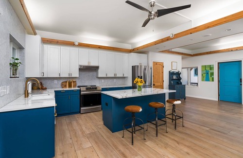Cherrywood House | Unique Boho-Ranch Retreat with Hot Tub in East Austin