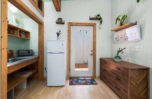Cherrywood House | Unique Boho-Ranch Retreat with Hot Tub in East Austin