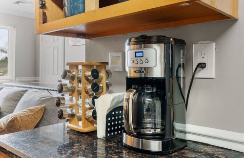 Secane Apartment | Pet-Friendly Boho Retreat with Convenient Parking