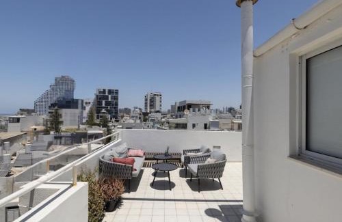 Kerem HaTeimanim Apartment | Oceanfront Boho Vibe Penthouse - 4 Star, Guest Rated 10/10