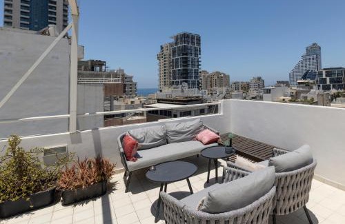 Kerem HaTeimanim Apartment | Oceanfront Boho Vibe Penthouse - 4 Star, Guest Rated 10/10