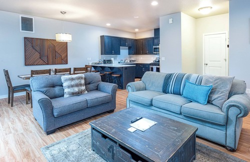 Corvallis House | Boho Vibes: Family-Friendly Home with Breakfast & Kitchen