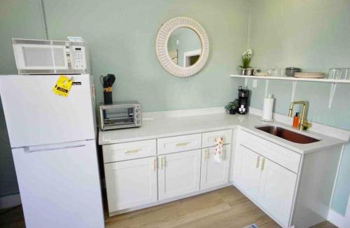 Smith's Memento Apartment | Beachside Retreat with Pet-Friendly Amenities & Top Reviews