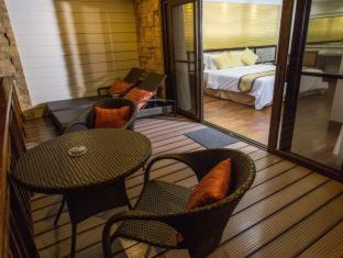 Panglao Resort | Idyllic Bohol Beach Club: Oceanfront Retreat with Pool