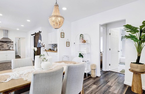 Norwood House | Trendy King Bed Retreat with Spa Shower & Park Views