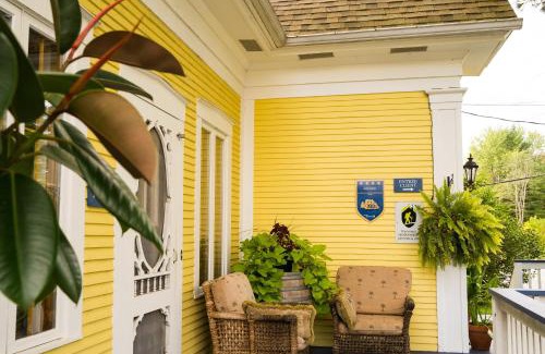 Bolton-Est Bed & Breakfast | Kid-Friendly Retreat at Boisé Rivière - Rated 10/10!