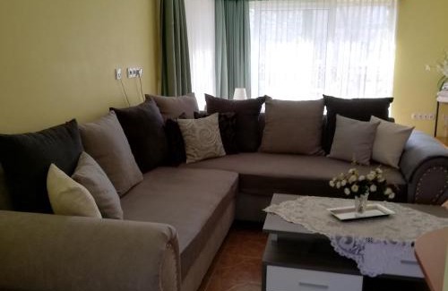 Zsorifurdo House | Pet-Friendly Bokreta Udulohaz with Hot Tub & Breakfast