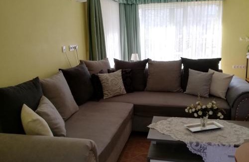 Zsorifurdo House | Pet-Friendly Bokreta Udulohaz with Hot Tub & Breakfast