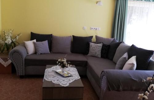 Zsorifurdo House | Pet-Friendly Bokreta Udulohaz with Hot Tub & Breakfast