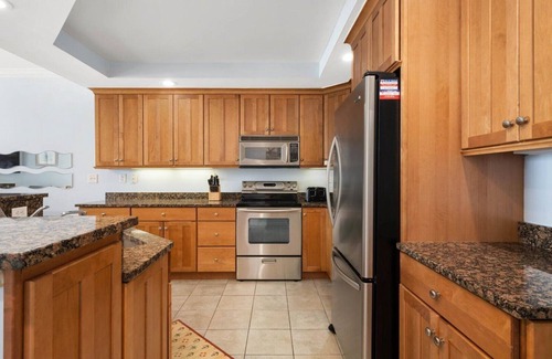 Ocean City Condo | Bright Oceanfront Retreat with Pool & Spa on the Boardwalk