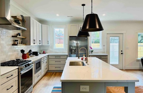 Charlotte House | Inviting Uptown Retreat with Hot Tub & 6 Comfortable Beds