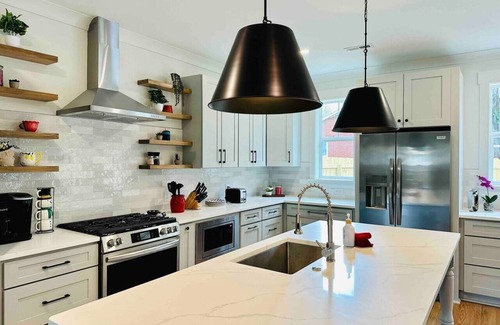 Charlotte House | Inviting Uptown Retreat with Hot Tub & 6 Comfortable Beds
