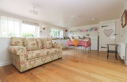 St. Martin Cottage | Bolitho's Retreat: Pet-Friendly Haven with Garden Access