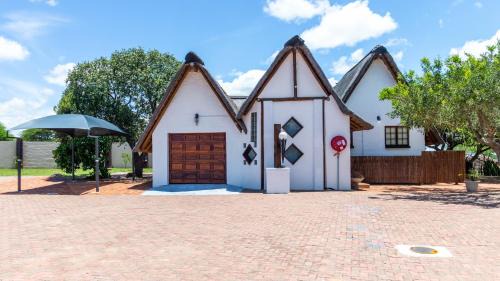 Polokwane Cabin | Bolivia Lodge: Family-Friendly Retreat with Pool & Hot Tub