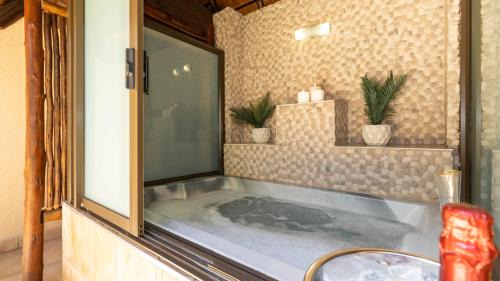 Polokwane Cabin | Bolivia Lodge: Family-Friendly Retreat with Pool & Hot Tub