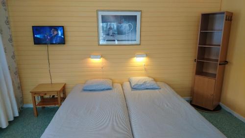 Bollnas Bed & Breakfast | Relax at Bollegården B&B with Pool and Hot Tub Access