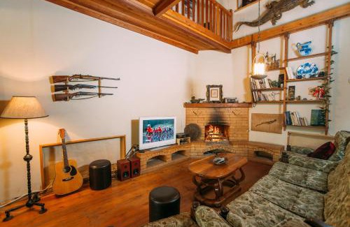 Bolnisi House | Pet-Friendly Bolnisi Prime House with Pool & Restaurant