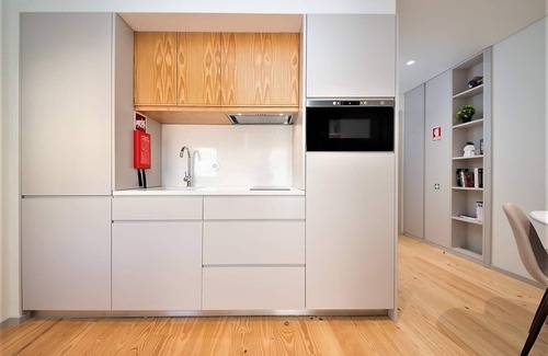 Centro / Baixa Apartment | Bom Jardim - Superior Studio with Terrace & Family Amenities