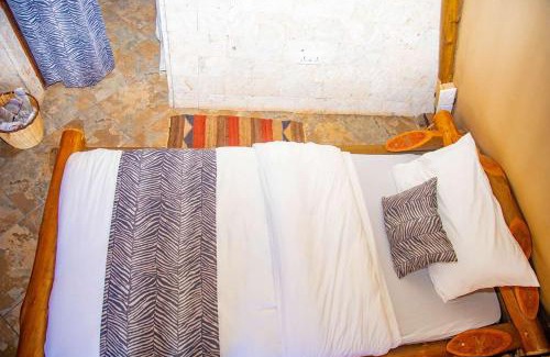 Voi Cabin | Top-Rated Boma Simba Safari Lodge with Pool and Dining
