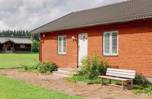 Mora House | Pet-Friendly Bonäs Bygdegård with Private Beach Access