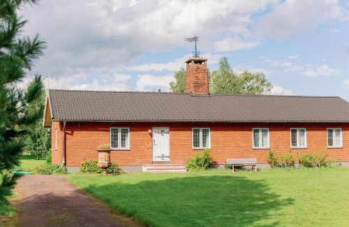 Mora House | Pet-Friendly Bonäs Bygdegård with Private Beach Access