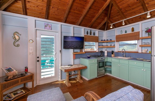 Seagrape Hill Cottage | Experience Bon Bini Cottage with Ocean Views & Hot Tub