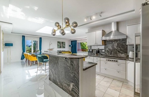 Montreux Apartment | Beautiful Bon-Port Apartment with Lakefront Views