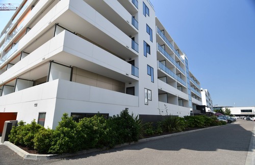 Bordeaux-Lac Apartment | Budget-Friendly Studio with Terrace & Pool Access