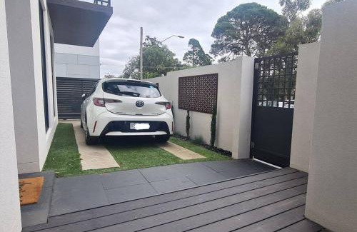 Werribee Apartment | Bon Voyage: Family and Pet-Friendly Getaway Awaits!