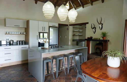 Wolmaransstad Cabin | Explore Bona Bona Game Lodge: 4-Star Retreat with Spa & Pool