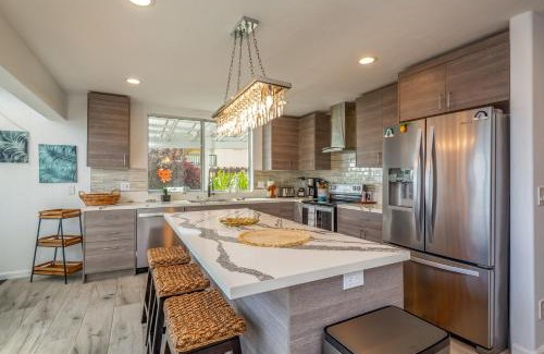 Anahola House | Oceanfront Bond House: Family-Friendly with Scenic Views