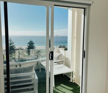 Bondi Beach Apartment | Beachfront Bondi Beach Waves 2 Apartment with Ocean View
