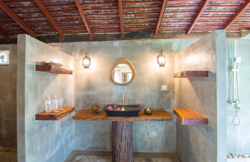Banteay Srei Hotel | Relax at Bong Thom Forest Lodge - Rated 9/10 for Comfort