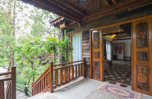 Banteay Srei Hotel | Experience Nature at Bong Thom Forest Lodge with Pool & Breakfast